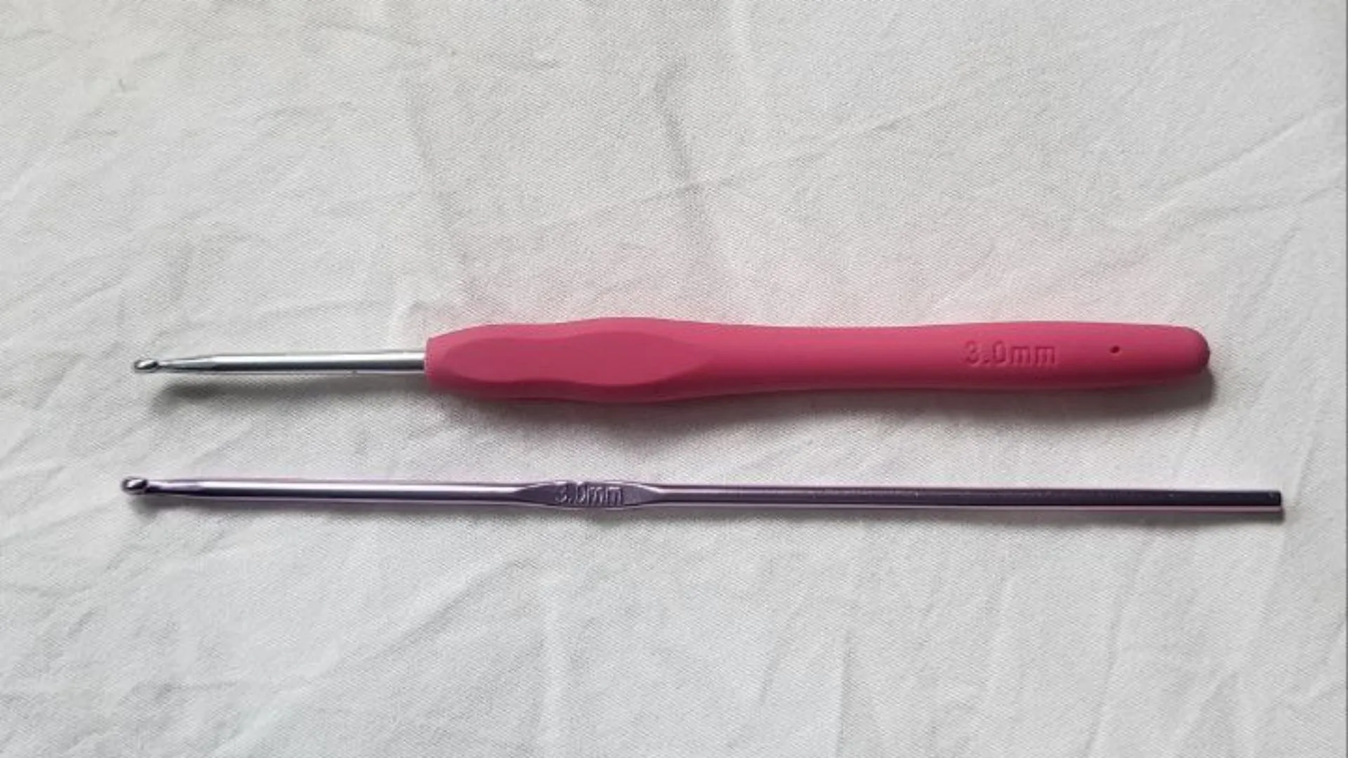 Ergonomic crochet hook (top)